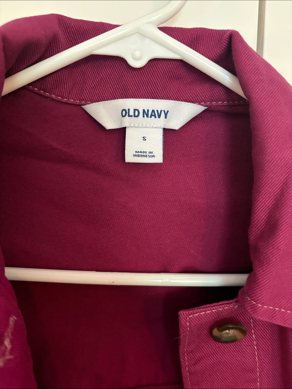 Old Navy Women's Raspberry Cropped Jean Jacket - Picture 2 of 3